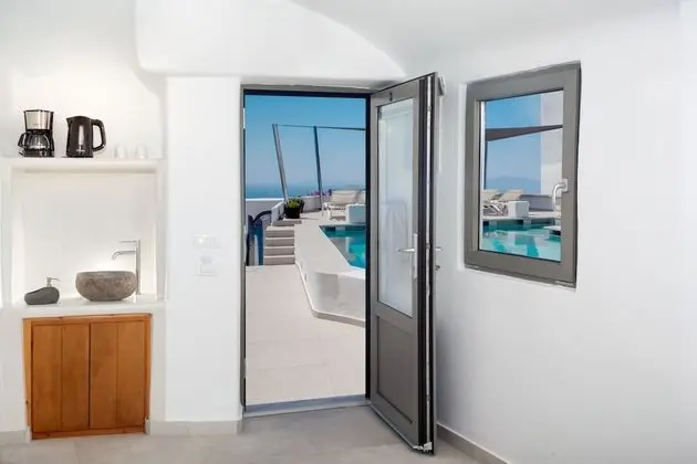 Classic Double Room, Pool Front, Partial Sea View