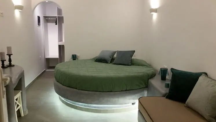 Standard Tek Büyük Yataklı Oda (Caldera View)