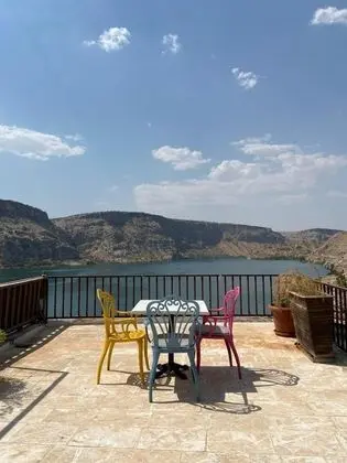 Fırat, Göl Manzaralı