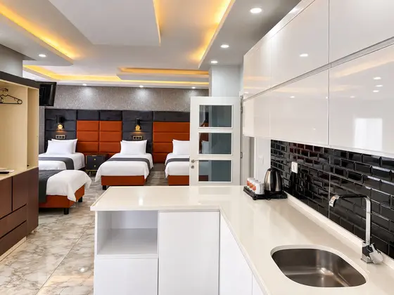 Tarihi Eski Midyat Manzaralı Aile Suit Odası