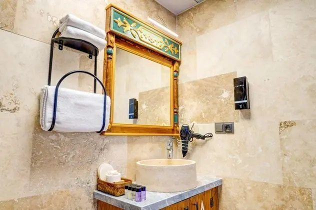 Deluxe Suit,    , Jakuzili ve Balkonlu
