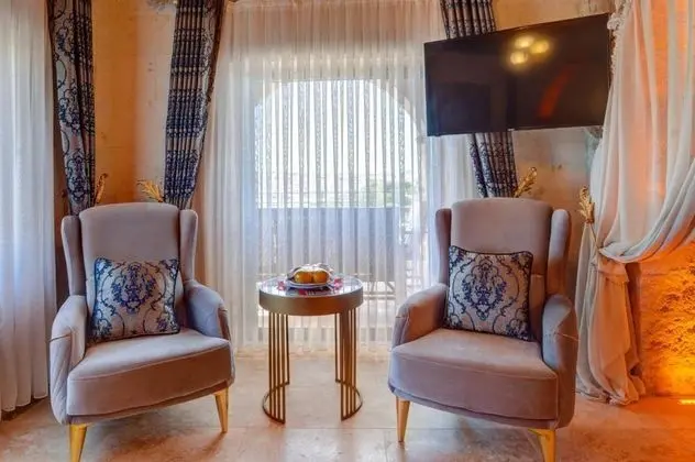 Deluxe Suit,    , Jakuzili ve Balkonlu