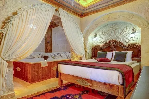 Superior Çift Kişilik Kaya Suite Oda, Avlu Manzaralı, Jakuzili (2 Kişilik)