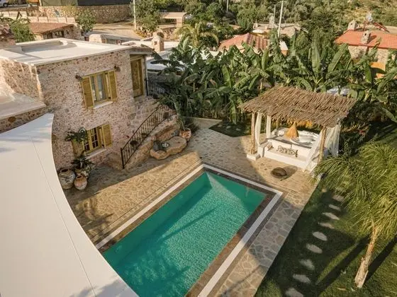https://images.odamax.com/img/1920x1080/odamax/image/upload/Kassandra_Heritage_202505211502022_DJI_0485.jpg