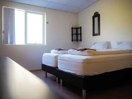 Tek Büyük veya İki Ayrı Yataklı Oda, Ortak Banyo