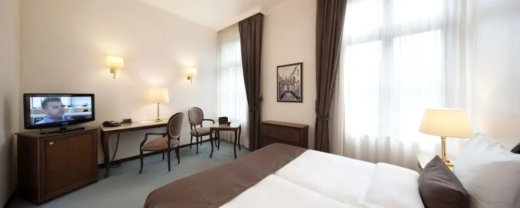 Deluxe Tek Büyük Yataklı Oda