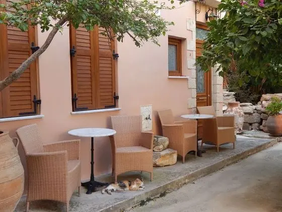 Stüdyo, Avlu Manzaralı