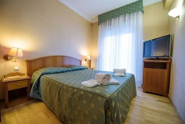 Standard Tek Büyük veya İki Ayrı Yataklı Oda, Göl Manzaralı