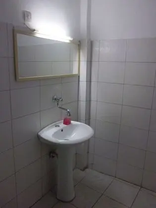 Tek Büyük Yataklı Oda, Ortak Banyo