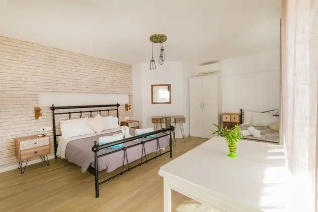 Stüdyo, Bahçe Manzaralı