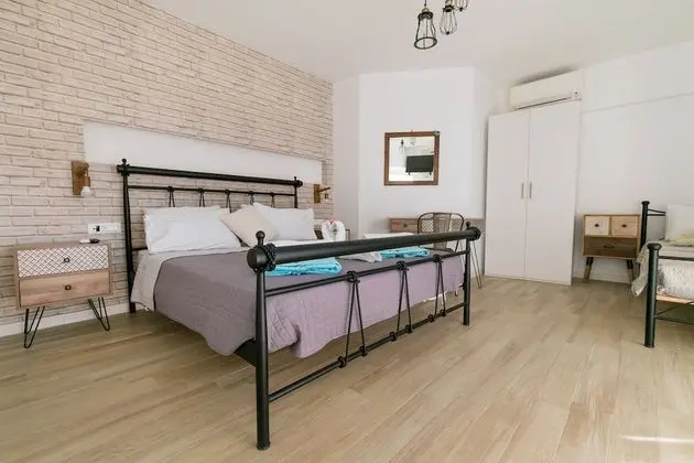 Stüdyo, Bahçe Manzaralı