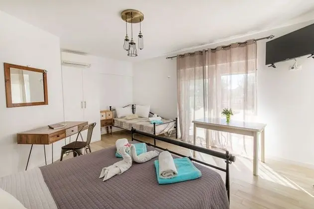 Stüdyo, Bahçe Manzaralı