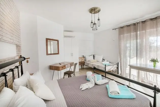 Stüdyo, Bahçe Manzaralı