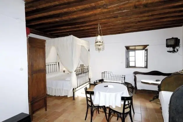 Traditional Stüdyo, Balkon (Dimosthenis)