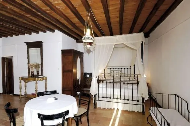 Traditional Stüdyo, Balkon (Dimosthenis)