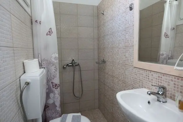 Tek Büyük Yataklı Oda, Sigara İçilebilir