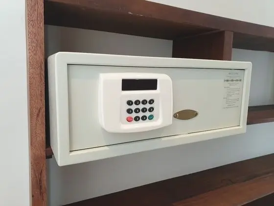 Deluxe Tek Büyük Yataklı Oda, Avlu Manzaralı