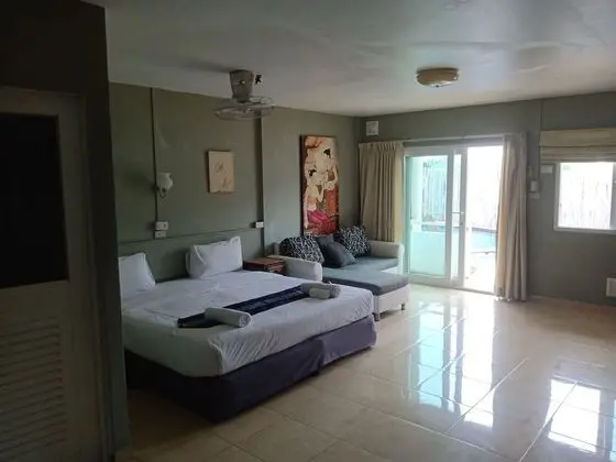 Deluxe Pool Access