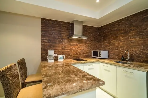 1 Bedroom Condo