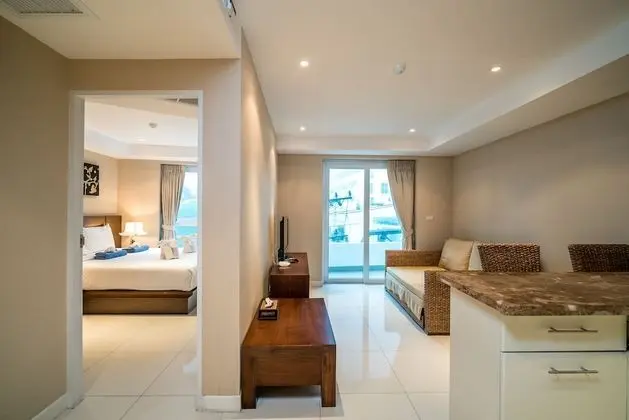 1 Bedroom Condo