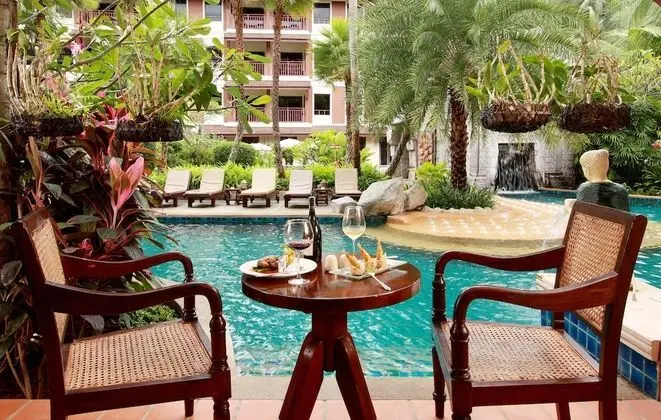 Deluxe Pool Access