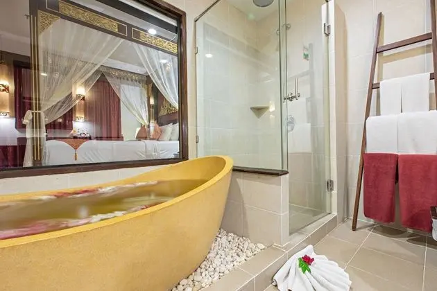 Deluxe Pool Access