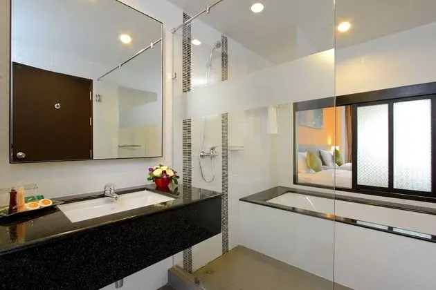 Aqua Pura Room (Pool Access)