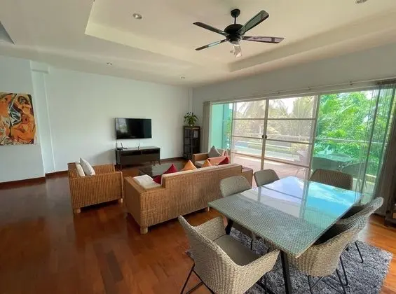 4 Bedrooms Villa