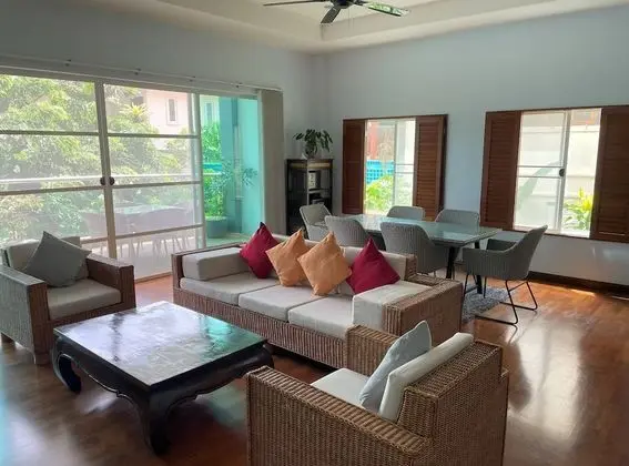 4 Bedrooms Villa