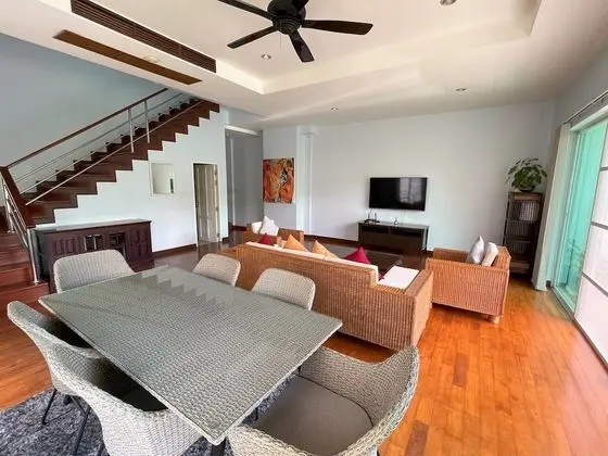 4 Bedrooms Villa