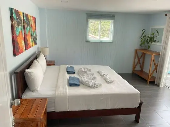 4 Bedrooms Villa