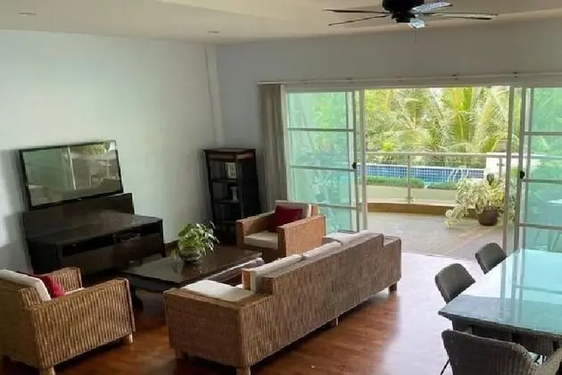 4 Bedrooms Villa