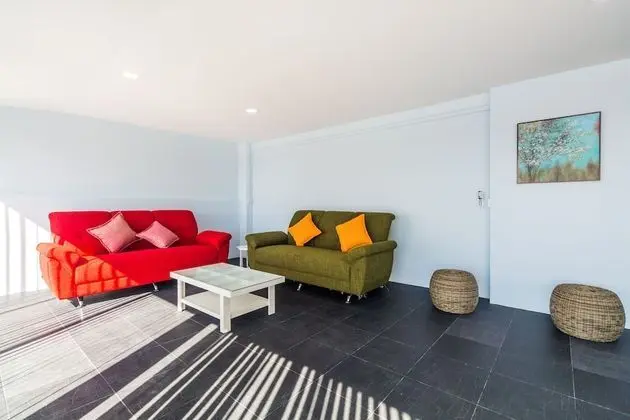 4 Bedrooms Villa