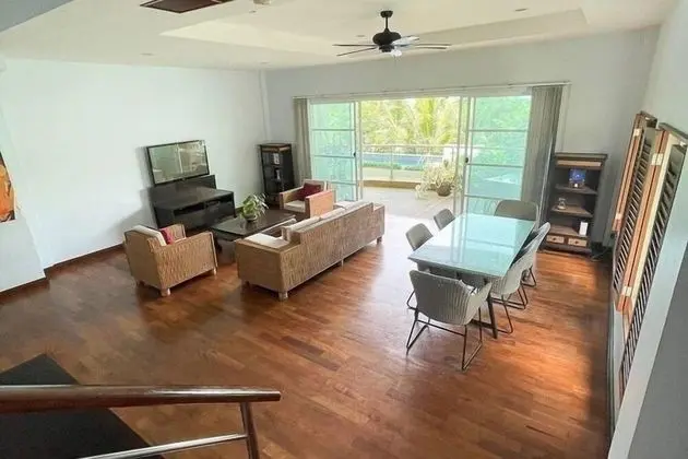 4 Bedrooms Villa