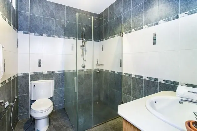 4 Bedrooms Villa