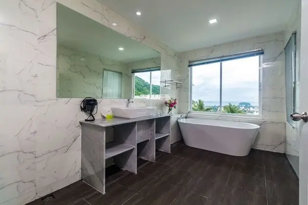 4 Bedrooms Villa