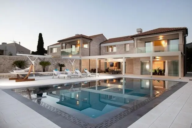 Villa, Sigara İçilebilir