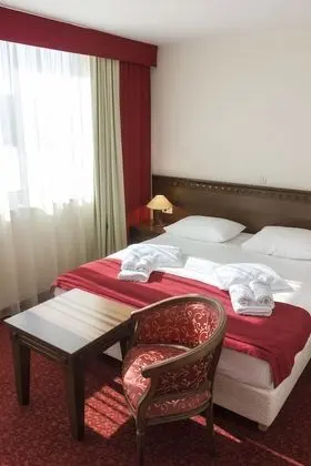 Büyük Yataklı Tek Kişilik Oda