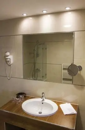 Büyük Yataklı Tek Kişilik Oda