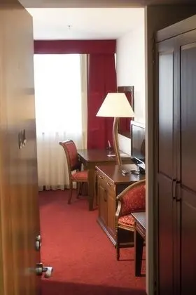 Büyük Yataklı Tek Kişilik Oda