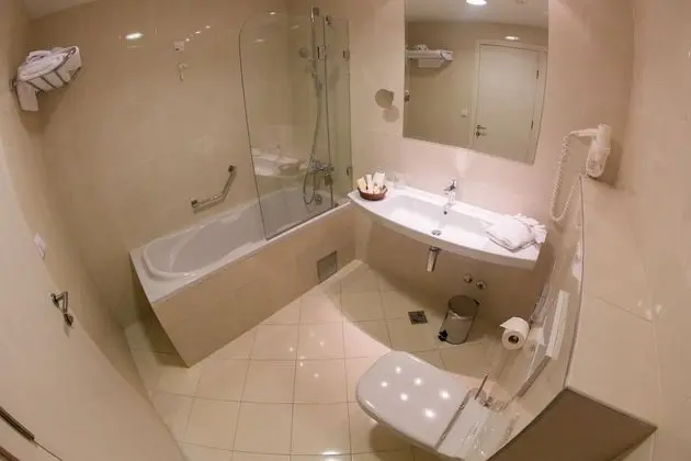 Büyük Yataklı Tek Kişilik Oda