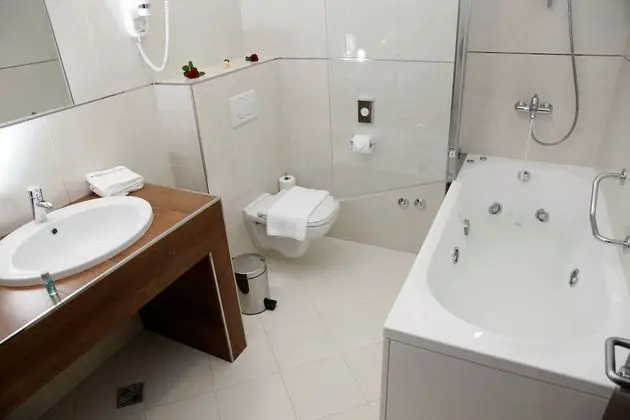 Büyük Yataklı Tek Kişilik Oda