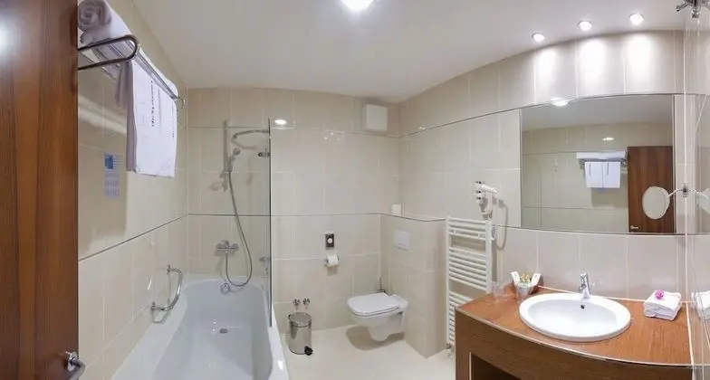 Büyük Yataklı Tek Kişilik Oda