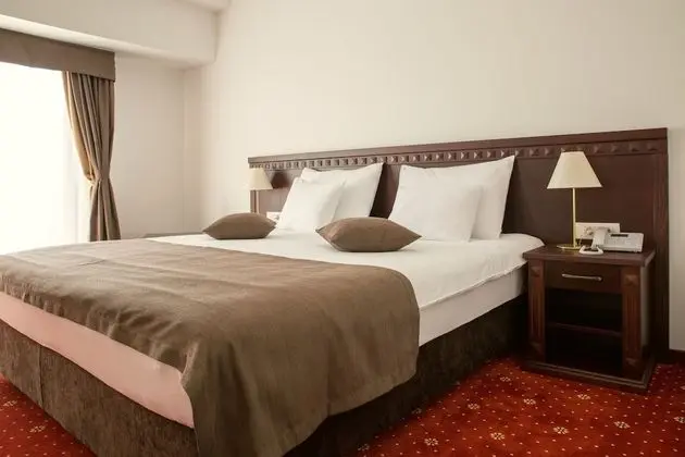 Büyük Yataklı Tek Kişilik Oda