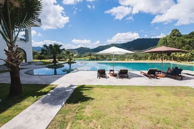 Valley Superior Pool View