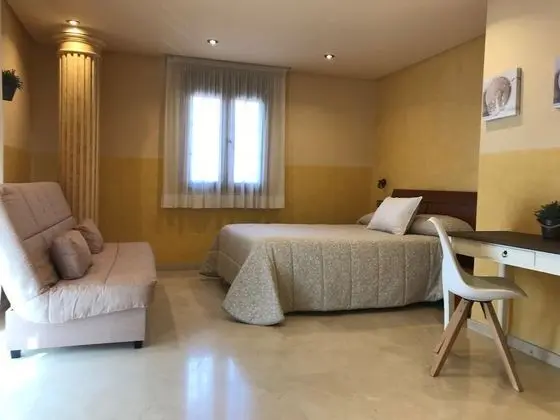 Tek Büyük Yataklı Oda (Private Bathroom)