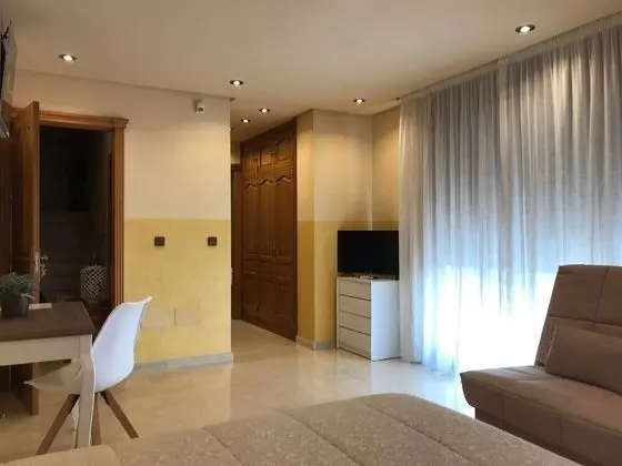 Tek Büyük Yataklı Oda (Private Bathroom)