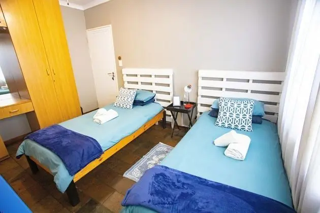 Basic Tek Büyük veya İki Ayrı Yataklı Oda, Ortak Banyo