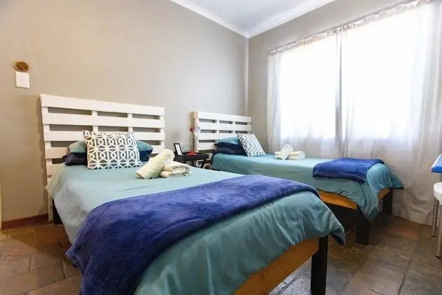 Basic Tek Büyük veya İki Ayrı Yataklı Oda, Ortak Banyo