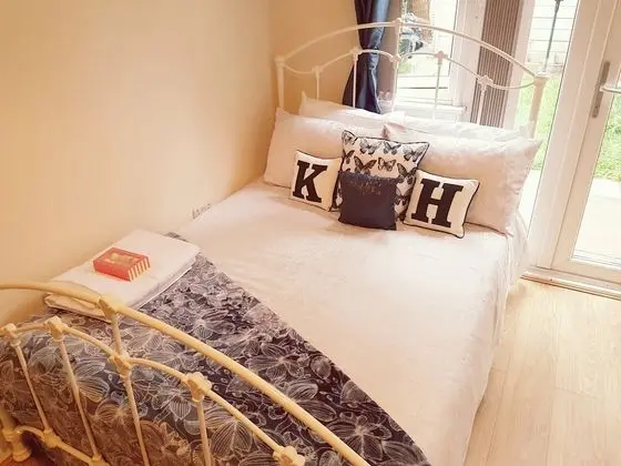 Premium Tek Büyük Yataklı Oda, Banyolu/Duşlu, Bahçe Manzaralı (Room 2)
